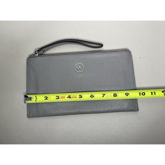 Michael Kors Gray Pebbled Leather Zip Wristlet Clutch Wallet - Picture 8 of 12